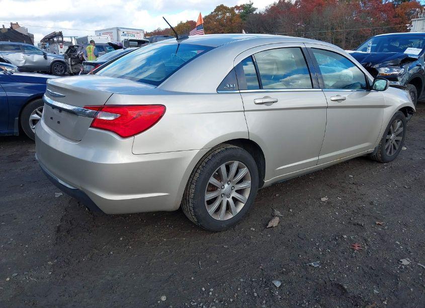 Photo 4 of 2013 Chrysler 200 TOURING (VIN 1C3CCBBB0DN627938)