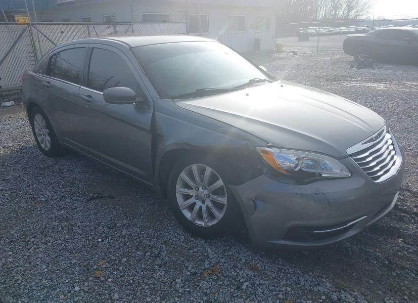 2013 Chrysler 200 TOURING (VIN 1C3CCBBB0DN695611) main photo