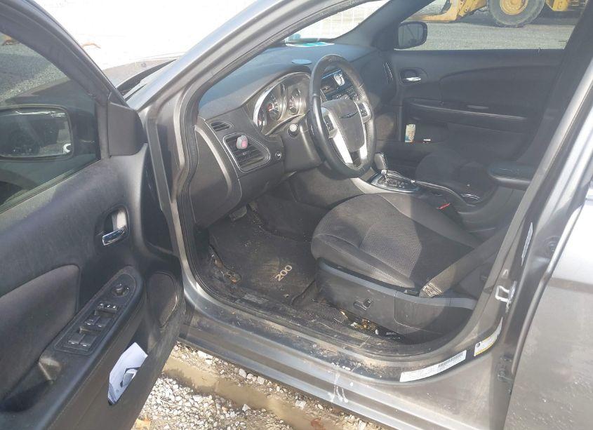 Photo 5 of 2013 Chrysler 200 TOURING (VIN 1C3CCBBB0DN695611)