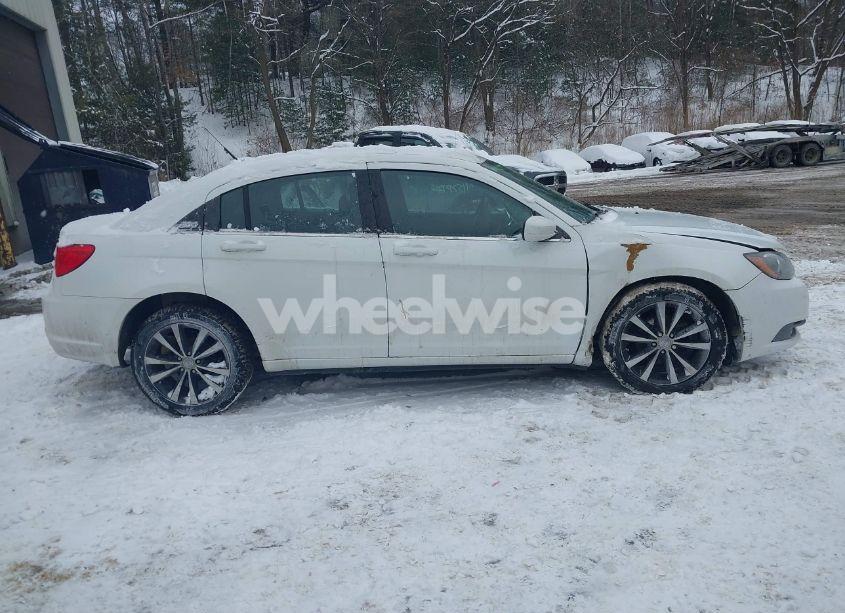 Photo 14 of 2013 Chrysler 200 TOURING (VIN 1C3CCBBB0DN728493)