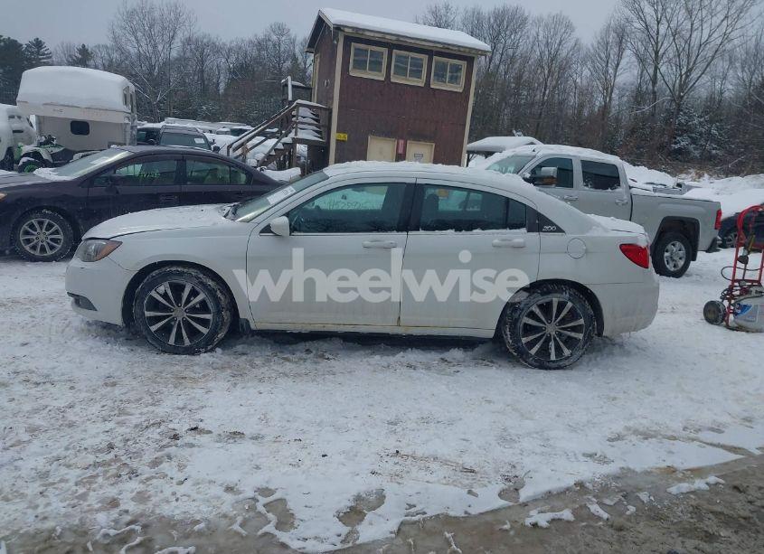 Photo 15 of 2013 Chrysler 200 TOURING (VIN 1C3CCBBB0DN728493)