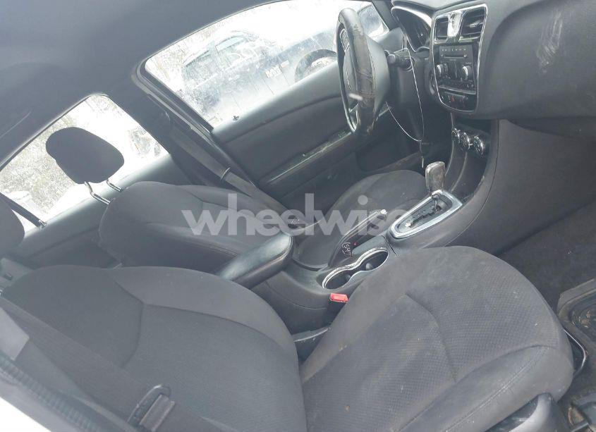 Photo 5 of 2013 Chrysler 200 TOURING (VIN 1C3CCBBB0DN728493)