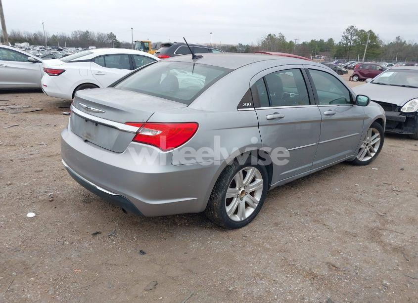 Photo 4 of 2013 Chrysler 200 TOURING (VIN 1C3CCBBB0DN732088)