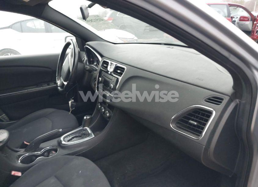 Photo 5 of 2013 Chrysler 200 TOURING (VIN 1C3CCBBB0DN732088)