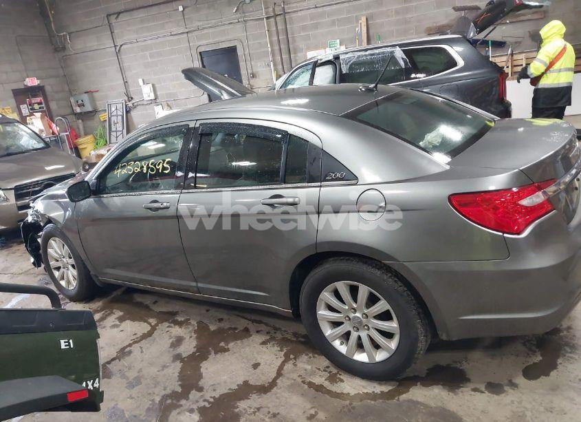 Photo 14 of 2012 Chrysler 200 TOURING (VIN 1C3CCBBB1CN129598)