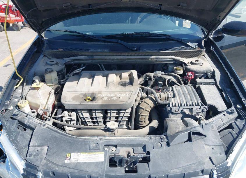 Photo 10 of 2012 Chrysler 200 TOURING (VIN 1C3CCBBB1CN197853)