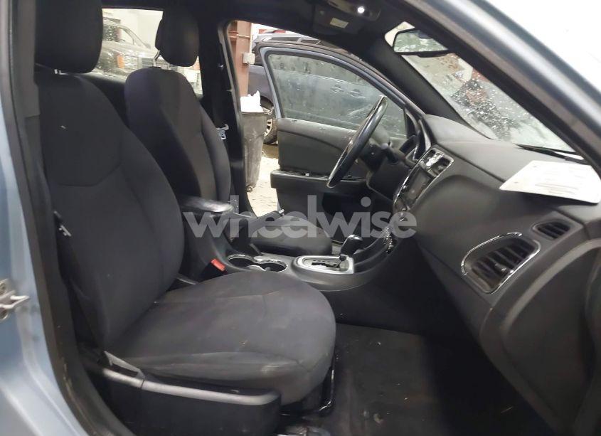 Photo 5 of 2012 Chrysler 200 TOURING (VIN 1C3CCBBB1CN331289)