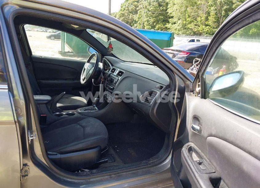 Photo 5 of 2013 Chrysler 200 TOURING (VIN 1C3CCBBB1DN525628)