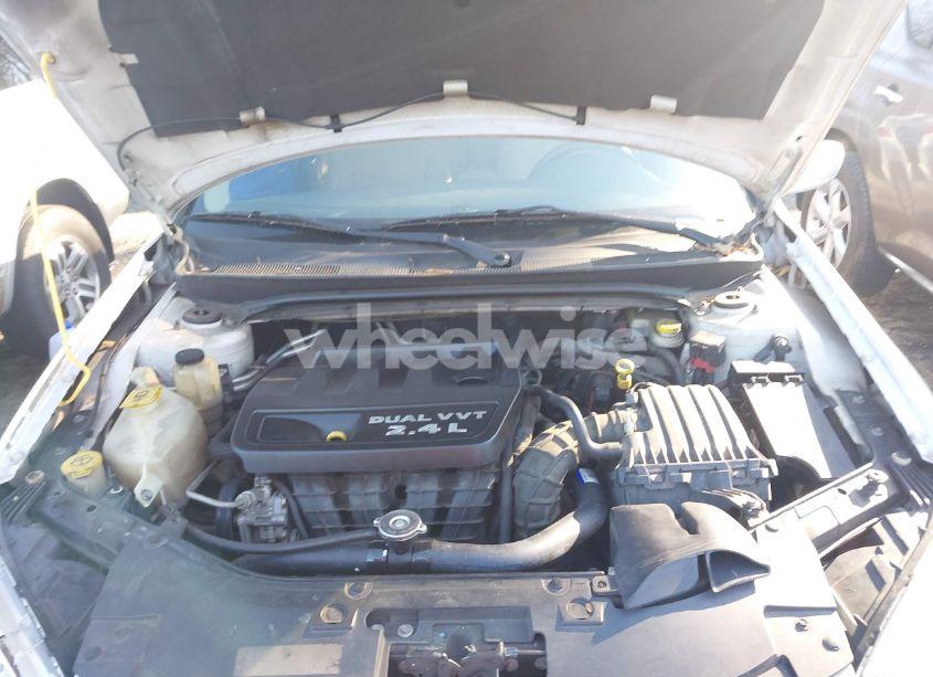 Photo 10 of 2014 Chrysler 200 TOURING (VIN 1C3CCBBB1EN153418)