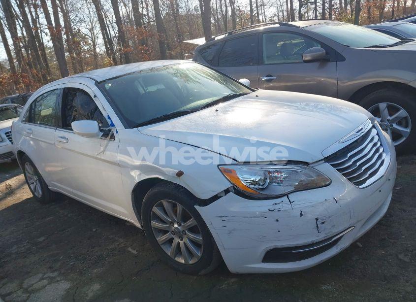 Photo 12 of 2014 Chrysler 200 TOURING (VIN 1C3CCBBB1EN153418)