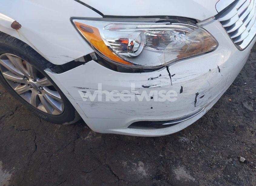 Photo 13 of 2014 Chrysler 200 TOURING (VIN 1C3CCBBB1EN153418)