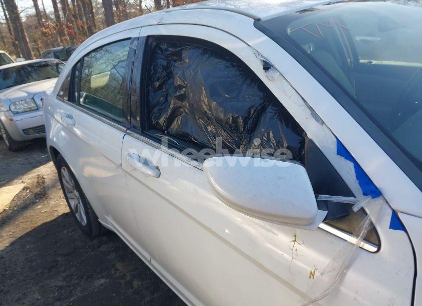 Photo 14 of 2014 Chrysler 200 TOURING (VIN 1C3CCBBB1EN153418)