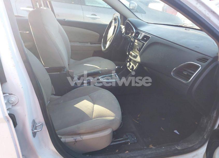 Photo 5 of 2014 Chrysler 200 TOURING (VIN 1C3CCBBB1EN153418)