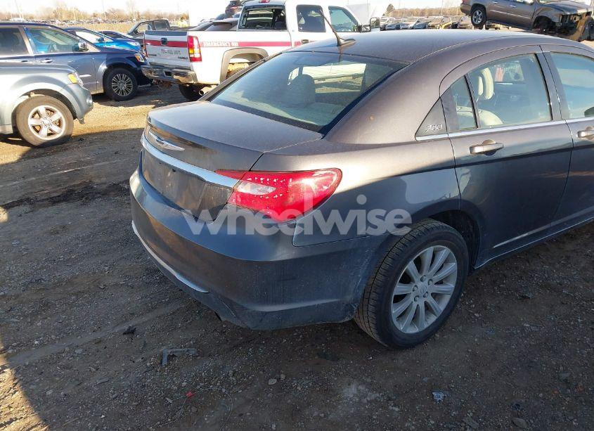 Photo 4 of 2014 Chrysler 200 TOURING (VIN 1C3CCBBB1EN197743)