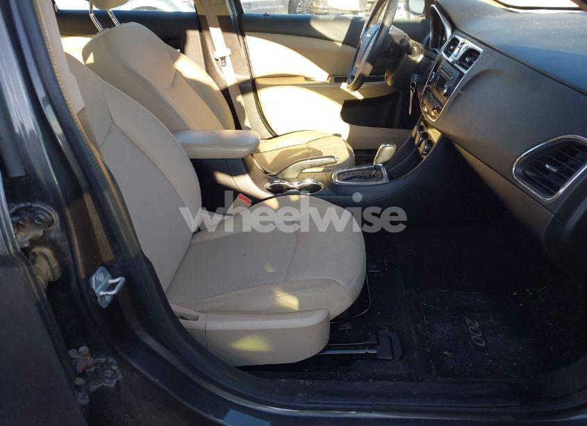 Photo 5 of 2014 Chrysler 200 TOURING (VIN 1C3CCBBB1EN197743)