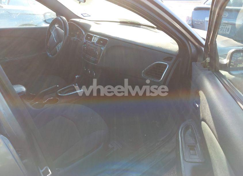 Photo 5 of 2012 Chrysler 200 TOURING (VIN 1C3CCBBB2CN191625)