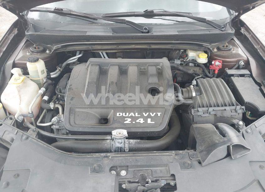 Photo 10 of 2013 Chrysler 200 TOURING (VIN 1C3CCBBB2DN538825)