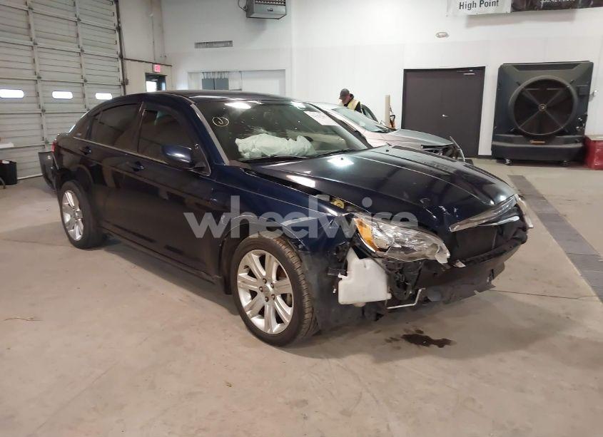 2013 Chrysler 200 TOURING (VIN 1C3CCBBB2DN540106) main photo