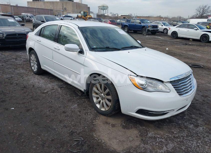 2013 Chrysler 200 TOURING (VIN 1C3CCBBB2DN557567) main photo