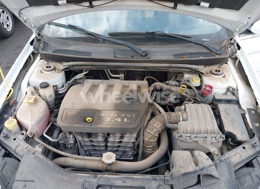 Photo 10 of 2013 Chrysler 200 TOURING (VIN 1C3CCBBB2DN557567)