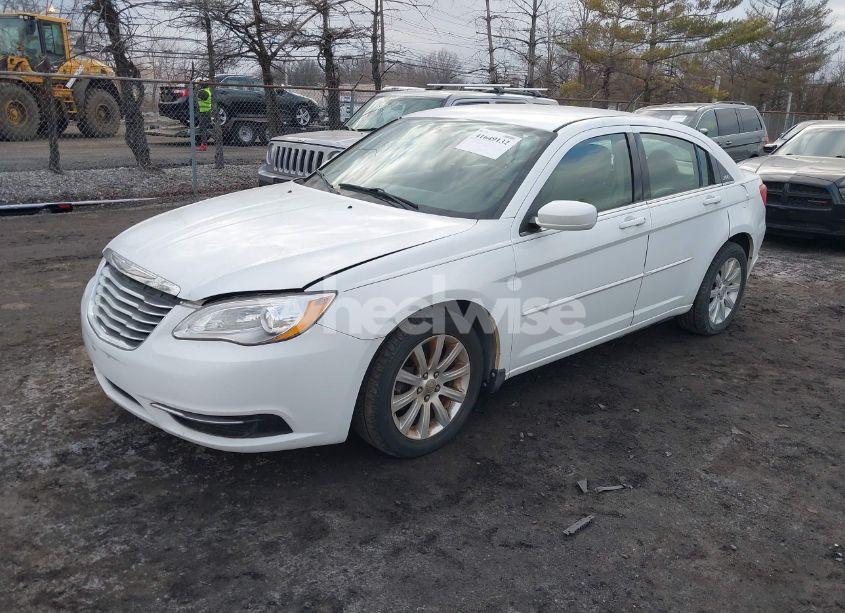 Photo 2 of 2013 Chrysler 200 TOURING (VIN 1C3CCBBB2DN557567)