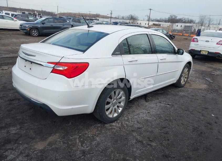 Photo 4 of 2013 Chrysler 200 TOURING (VIN 1C3CCBBB2DN557567)