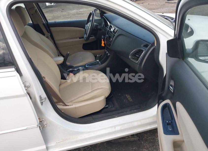 Photo 5 of 2013 Chrysler 200 TOURING (VIN 1C3CCBBB2DN557567)