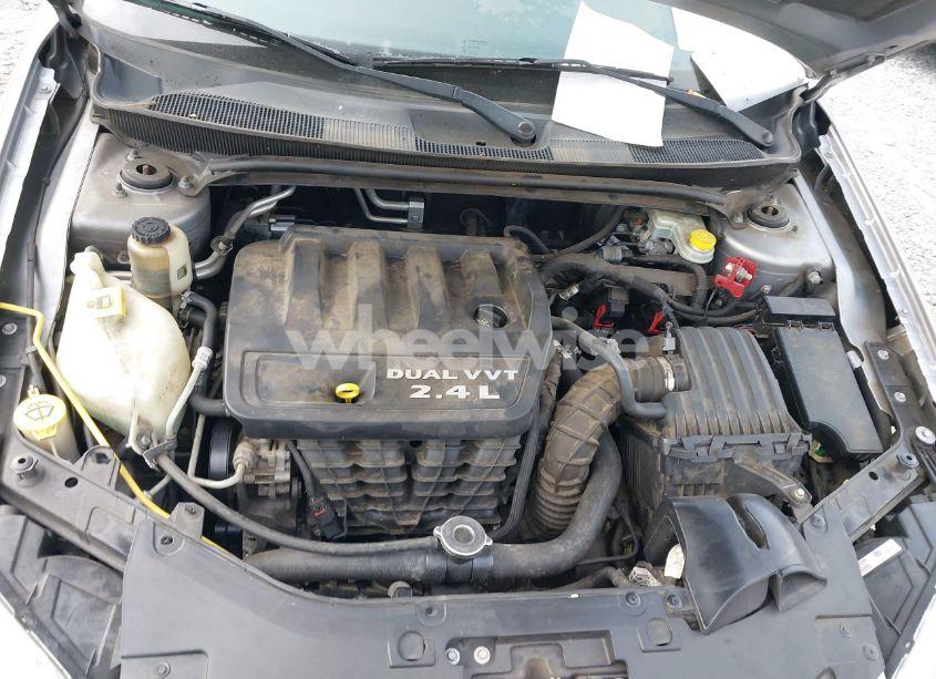 Photo 10 of 2013 Chrysler 200 TOURING (VIN 1C3CCBBB2DN570108)