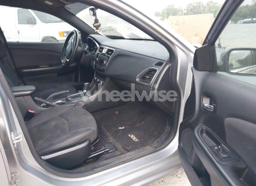 Photo 5 of 2013 Chrysler 200 TOURING (VIN 1C3CCBBB2DN570108)