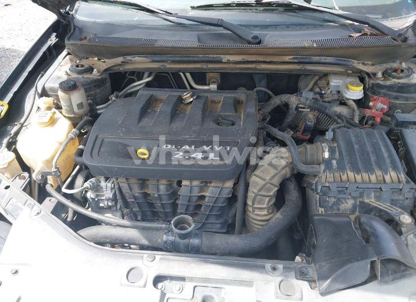 Photo 10 of 2013 Chrysler 200 TOURING (VIN 1C3CCBBB2DN628024)