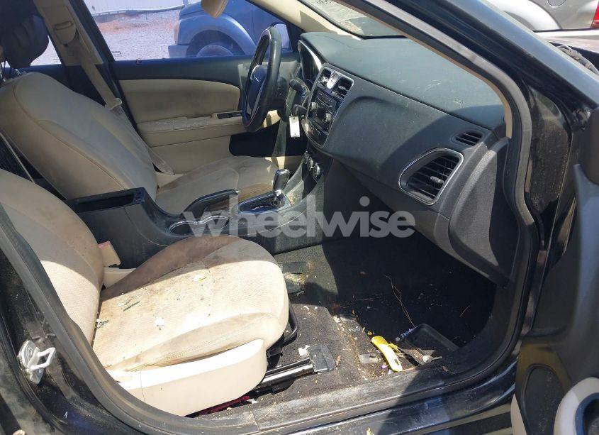 Photo 5 of 2013 Chrysler 200 TOURING (VIN 1C3CCBBB2DN628024)