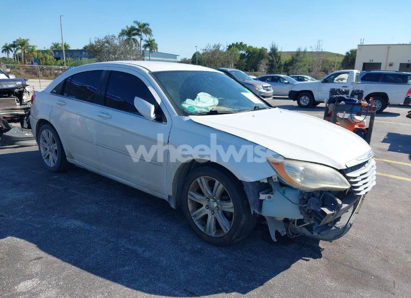 2013 Chrysler 200 TOURING (VIN 1C3CCBBB2DN656678) main photo