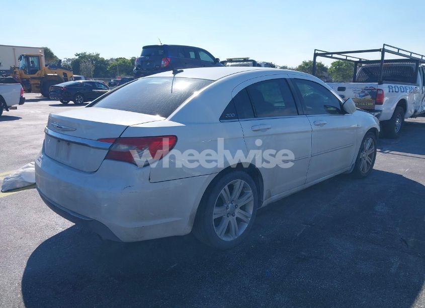 Photo 4 of 2013 Chrysler 200 TOURING (VIN 1C3CCBBB2DN656678)