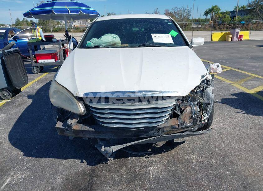 Photo 6 of 2013 Chrysler 200 TOURING (VIN 1C3CCBBB2DN656678)