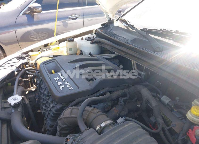 Photo 10 of 2013 Chrysler 200 TOURING (VIN 1C3CCBBB2DN672878)