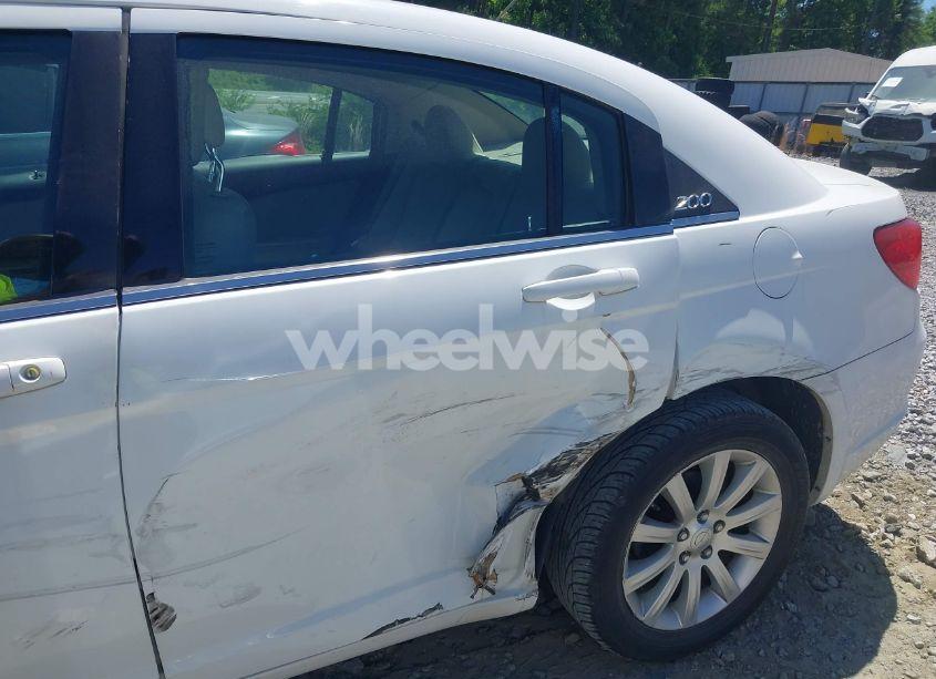 Photo 6 of 2013 Chrysler 200 TOURING (VIN 1C3CCBBB2DN672878)