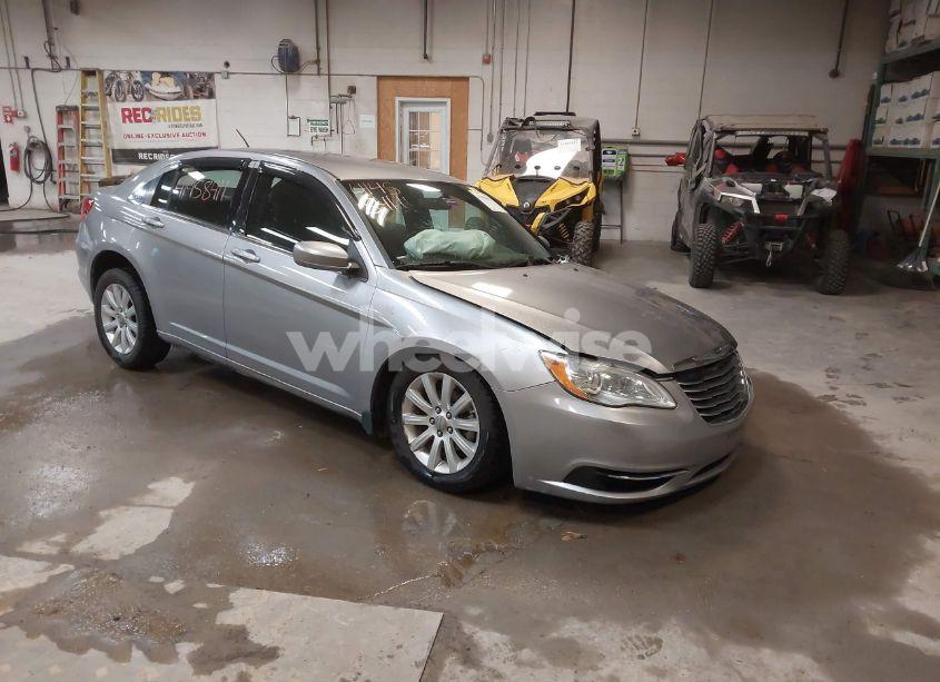 2014 Chrysler 200 TOURING (VIN 1C3CCBBB2EN107645) main photo