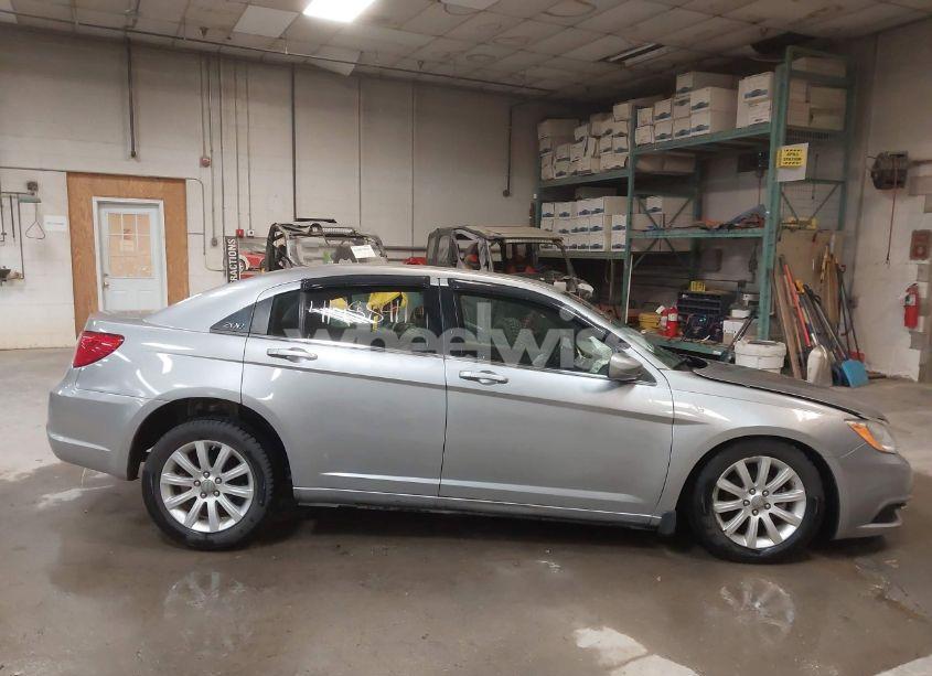 Photo 13 of 2014 Chrysler 200 TOURING (VIN 1C3CCBBB2EN107645)