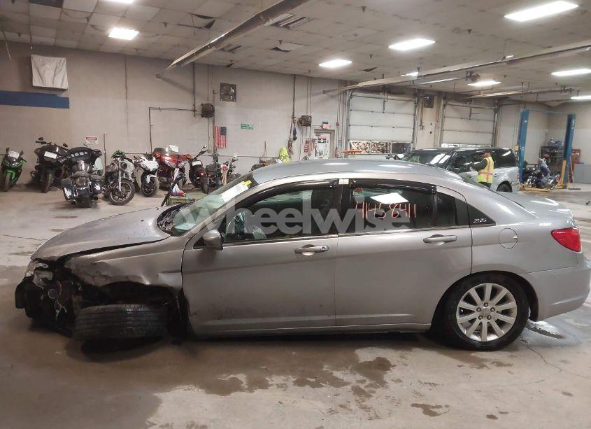 Photo 15 of 2014 Chrysler 200 TOURING (VIN 1C3CCBBB2EN107645)