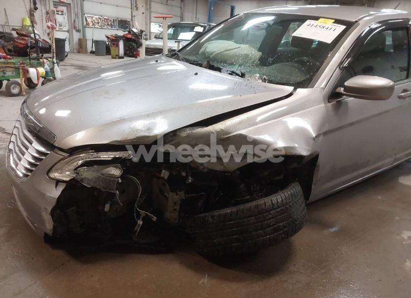 Photo 6 of 2014 Chrysler 200 TOURING (VIN 1C3CCBBB2EN107645)