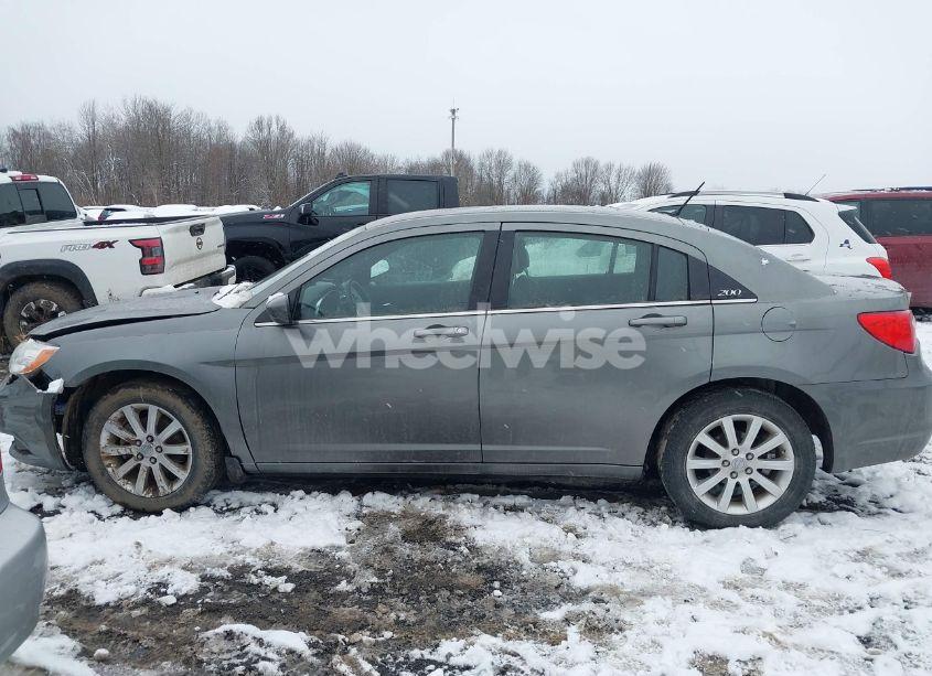 Photo 13 of 2012 Chrysler 200 TOURING (VIN 1C3CCBBB3CN125617)