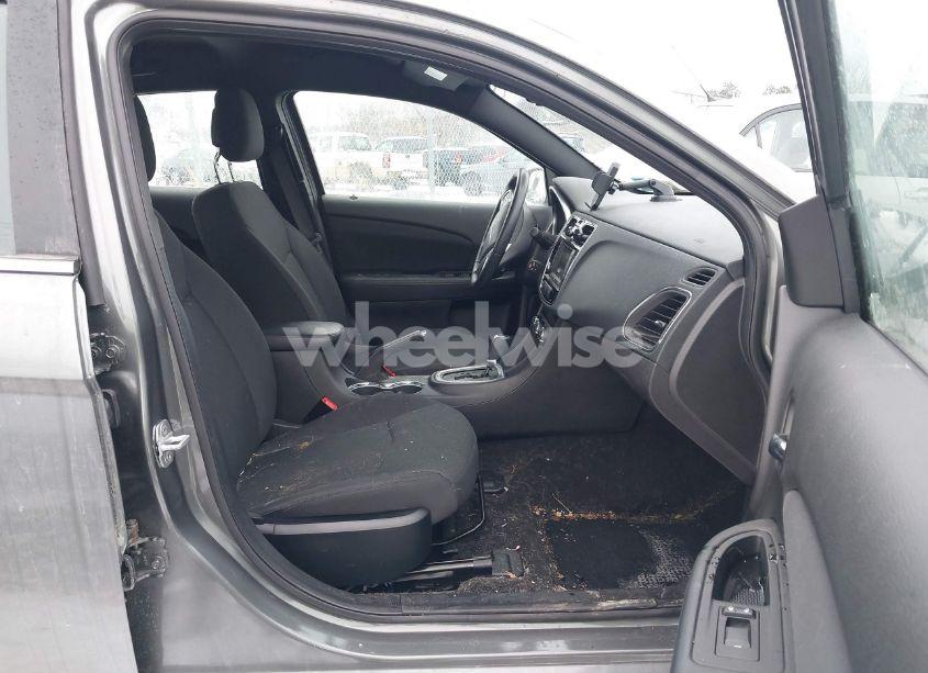 Photo 5 of 2012 Chrysler 200 TOURING (VIN 1C3CCBBB3CN125617)