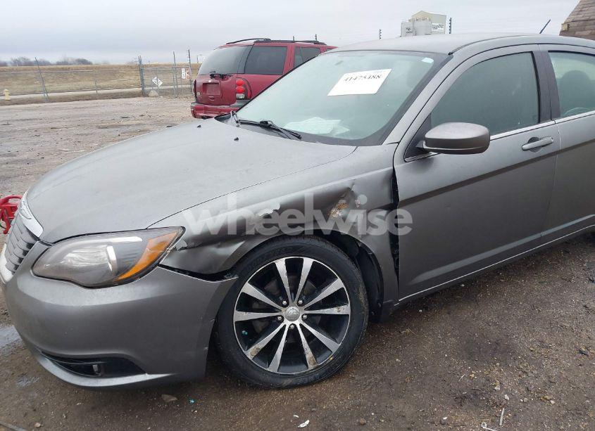Photo 12 of 2013 Chrysler 200 TOURING (VIN 1C3CCBBB3DN542754)