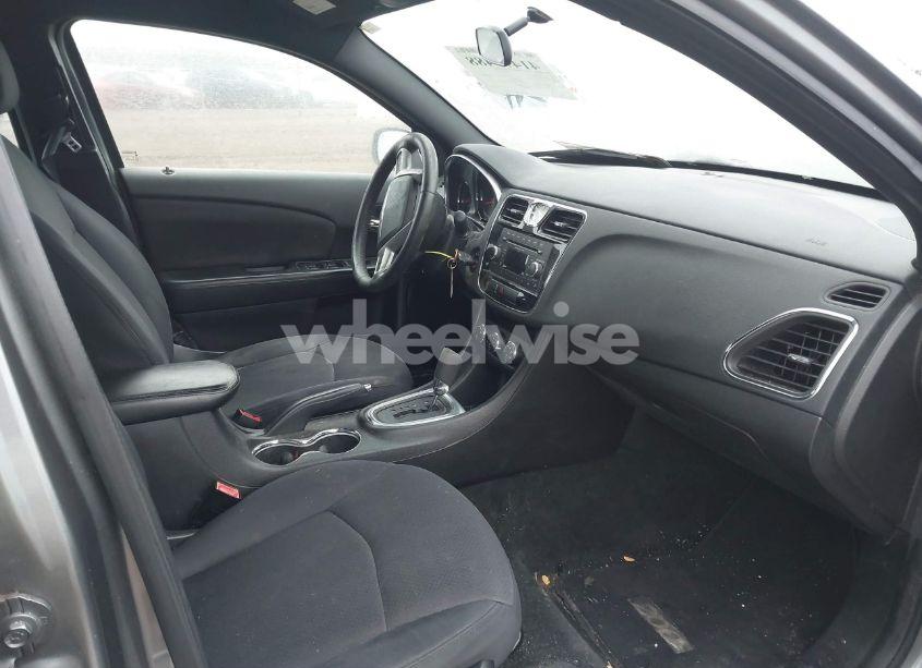 Photo 5 of 2013 Chrysler 200 TOURING (VIN 1C3CCBBB3DN542754)