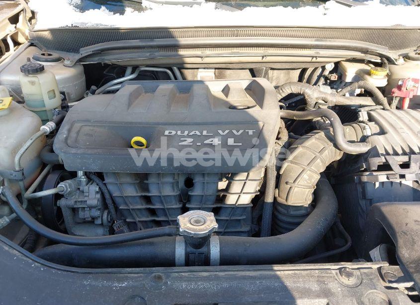 Photo 10 of 2013 Chrysler 200 TOURING (VIN 1C3CCBBB3DN583918)