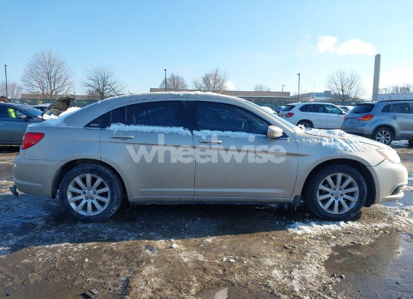 Photo 12 of 2013 Chrysler 200 TOURING (VIN 1C3CCBBB3DN583918)
