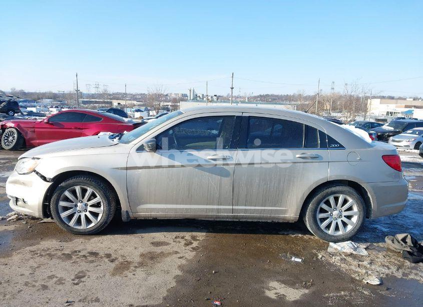 Photo 13 of 2013 Chrysler 200 TOURING (VIN 1C3CCBBB3DN583918)