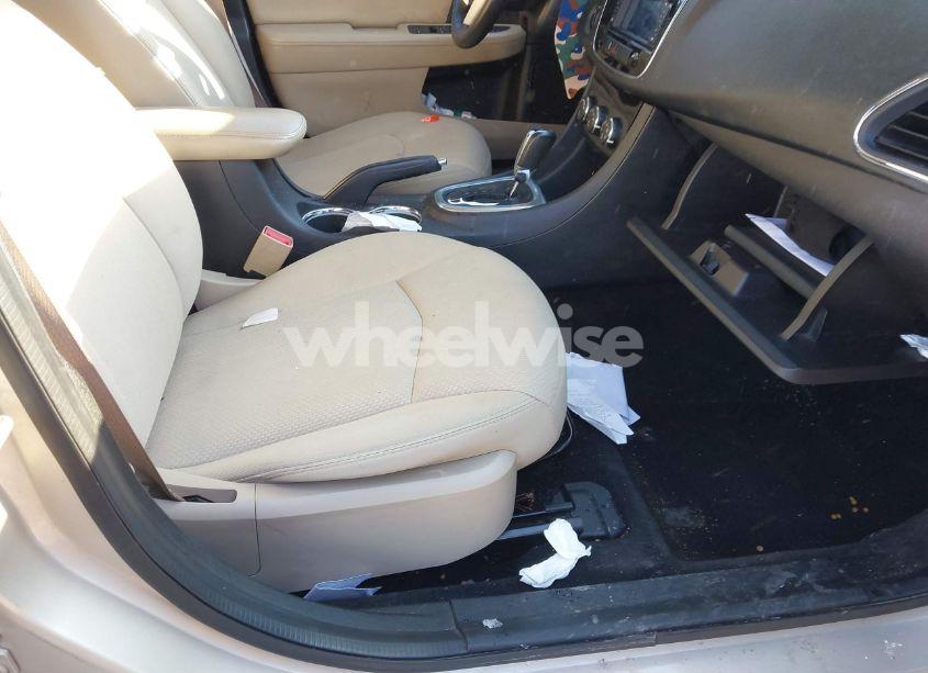 Photo 5 of 2013 Chrysler 200 TOURING (VIN 1C3CCBBB3DN583918)