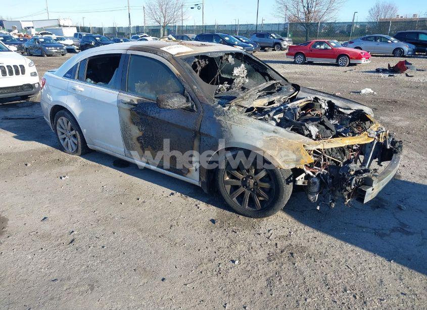 2013 Chrysler 200 TOURING (VIN 1C3CCBBB3DN593624) main photo