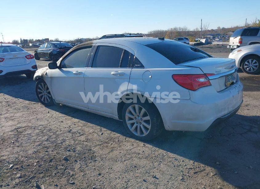 Photo 3 of 2013 Chrysler 200 TOURING (VIN 1C3CCBBB3DN593624)